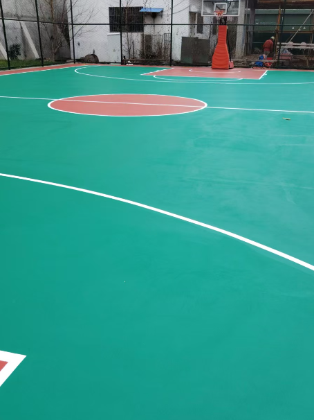 榆林 球场长期使用易出现地面开裂